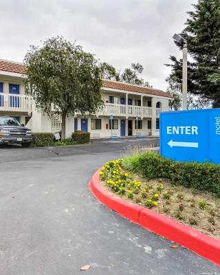 Motel 6-Salinas, CA - North Monterey Area