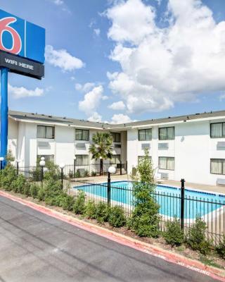 Motel 6-Dallas, TX - South