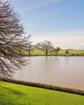 Waterside on Le Bonheur