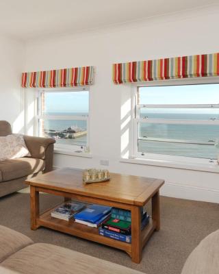 2 Bed beach front apartment with spectacular views overlooking Viking Bay