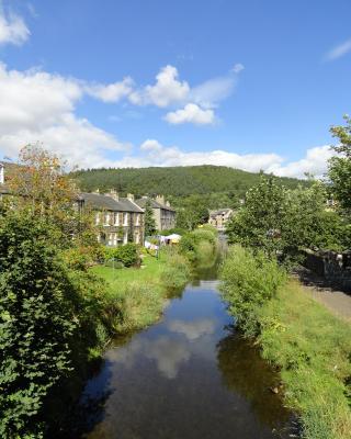 Peebles Cottage Apartment with River View and Bike Store