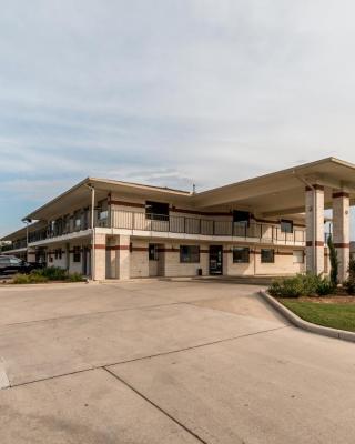 Motel 6-San Antonio, TX - South WW White Rd