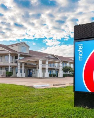 Motel 6-Waxahachie, TX
