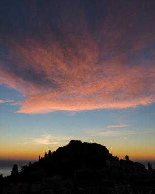 Tauromenion Guest House