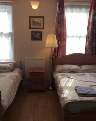 Central Greenwich guest rooms