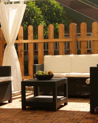 Vegan Inn Airport - Adults Only - LATE CHECK IN