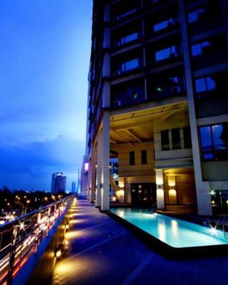 Mandarin Plaza Hotel