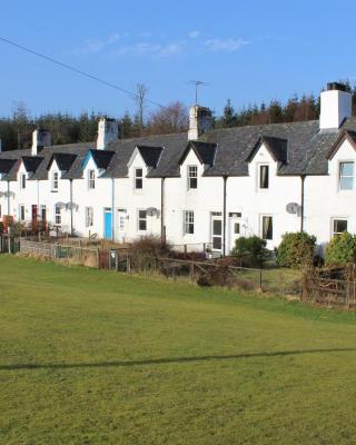 Crinan Canal Cottage No8