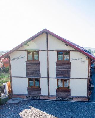 Country Court