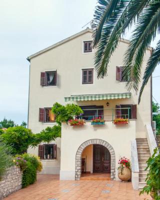 Family House Lana