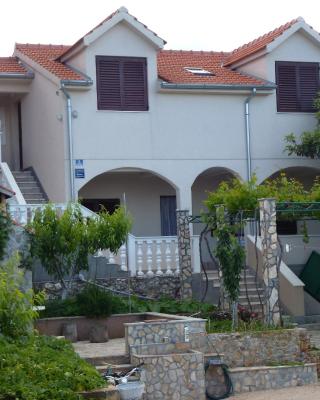 Apartmani Zmiric Primosten