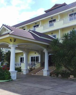 Monrawee Pavilion Resort