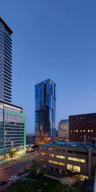 Holiday Inn Hotel & Suites - Montreal Centre-ville Ouest by IHG