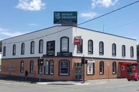 Centennial Inn on Bathurst