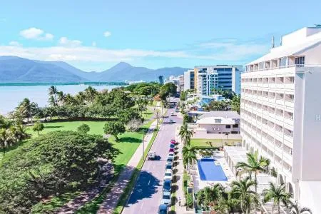 Cairns Harbourside Hotel