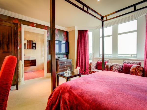 Number One South Beach : photo 2 de la chambre chambre avec lit king-size à baldaquin et balcon