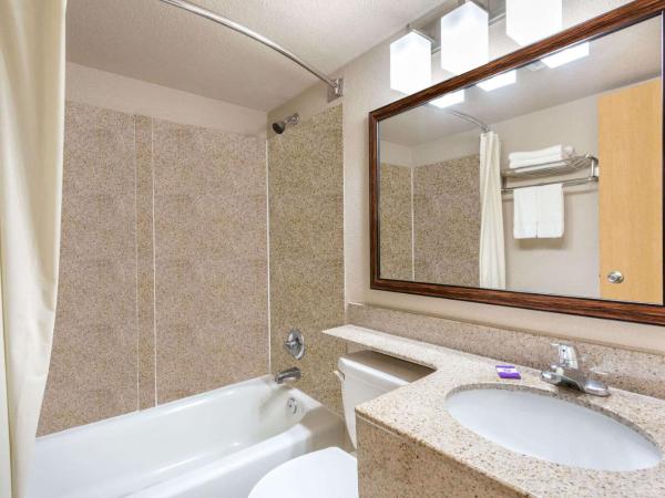 Breeze Inn & Suites, Virginia Beach : photo 4 de la chambre chambre lit king-size deluxe