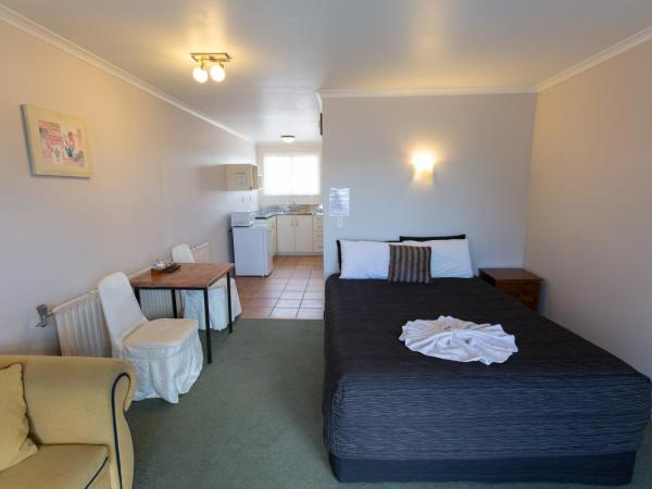 Gateway International Motel : photo 4 de la chambre studio avec baignoire spa