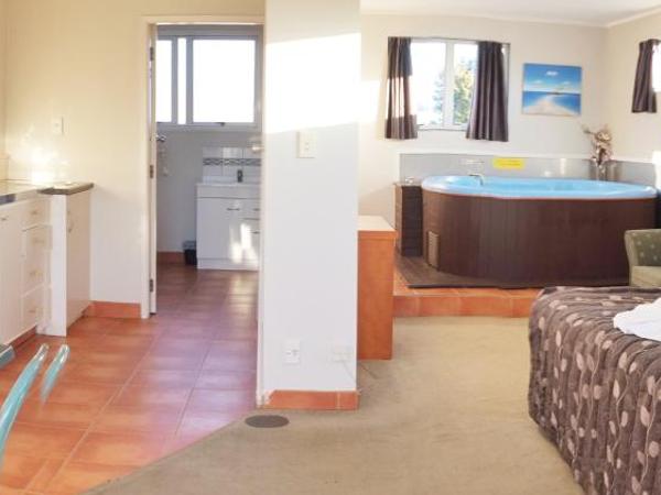 Gateway International Motel : photo 2 de la chambre studio - vue sur piscine