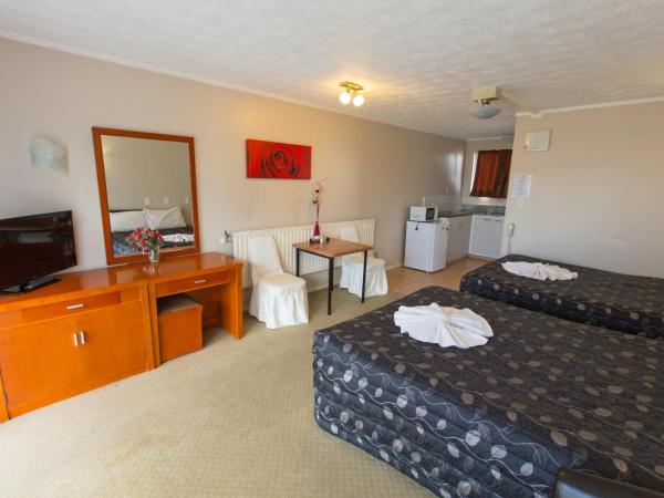 Gateway International Motel : photo 1 de la chambre studio queen avec bain à remous