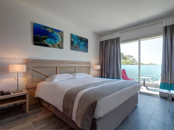 Hotel Carre Noir : photo 8 de la chambre chambre double ou lits jumeaux supérieure avec vue partielle sur la mer