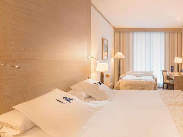 SH Valencia Palace : photo 2 de la chambre chambre double avec lit d'appoint