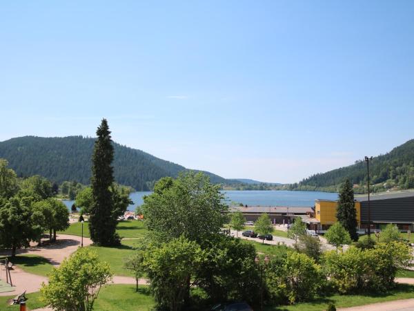 Les Loges Du Parc : photo 8 de la chambre suite junior avec bain à remous - vue sur lac