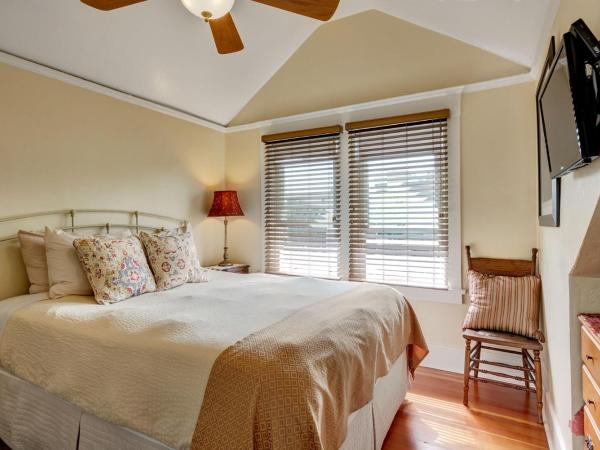 Hillcrest House Bed & Breakfast : photo 1 de la chambre chambre lit queen-size de luxe avec douche