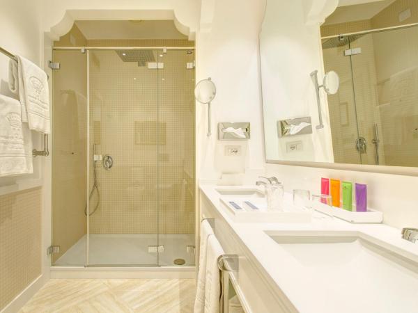 Grand Hotel Royal : photo 1 de la chambre suite junior supérieure avec balcon