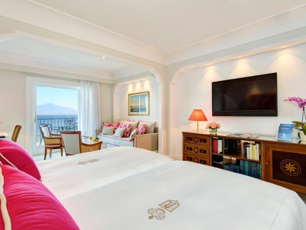 Grand Hotel Royal : photo 1 de la chambre suite junior royale avec terrasse et baignoire spa - vue sur mer