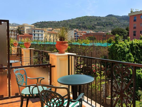 Grand Hotel Royal : photo 6 de la chambre chambre double ou lits jumeaux deluxe - vue sur ville 