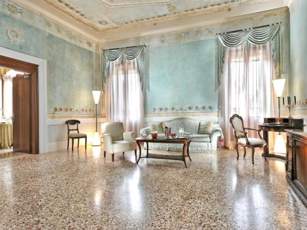 Hotel Palazzo Vitturi : photo 2 de la chambre suite avec balcon