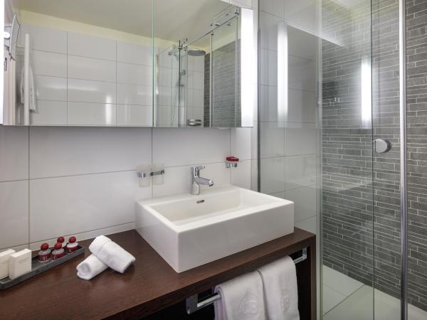 Casa Berno Panorama Resort : photo 3 de la chambre chambre double supérieure panorama avec balcon et vue sur lac