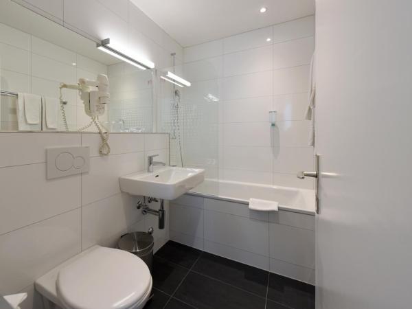 Hotel National Bern : photo 9 de la chambre chambre lits jumeaux standard