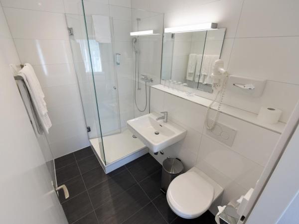 Hotel National Bern : photo 5 de la chambre chambre quadruple