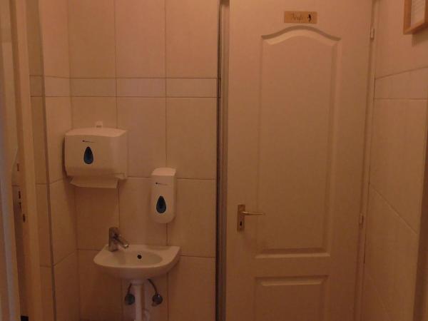 Pilóta Panzió : photo 5 de la chambre chambre lits jumeaux standard avec salle de bains commune