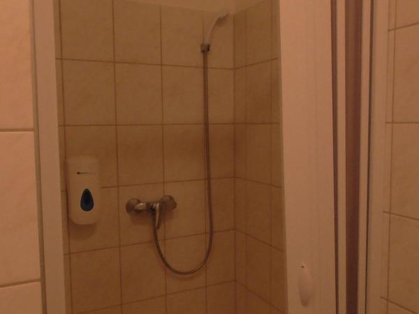 Pilóta Panzió : photo 7 de la chambre chambre lits jumeaux standard avec salle de bains commune