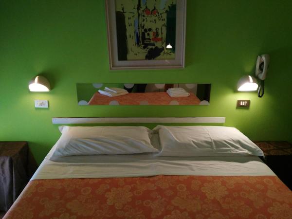 Hotel Simon : photo 4 de la chambre chambre double ou lits jumeaux Économique