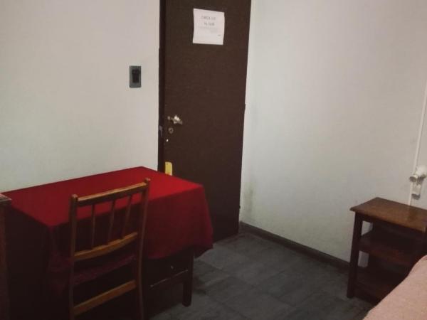 Hostal Namaste : photo 3 de la chambre chambre simple avec salle de bains extérieure privative