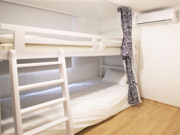 MTT Guest House : photo 1 de la chambre lit dans dortoir mixte de 4 lits