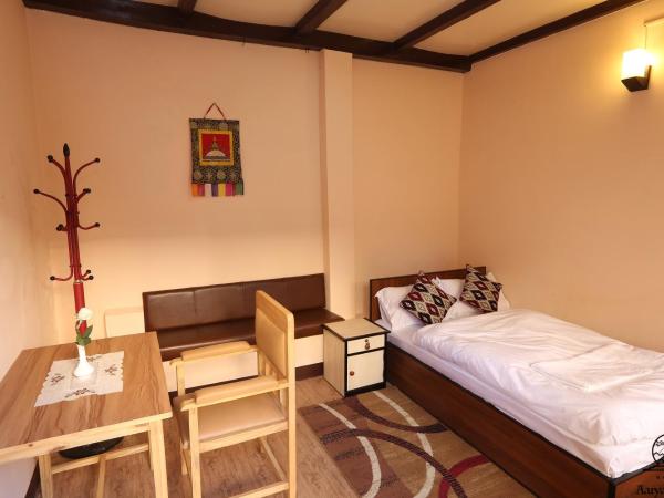 Aarya Chaitya Inn : photo 3 de la chambre chambre double Économique avec salle de bains commune