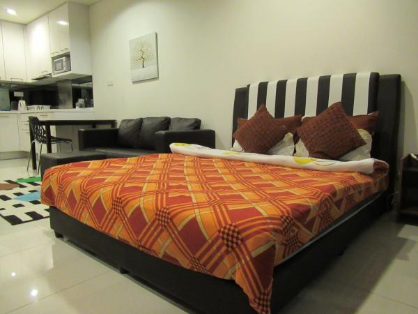 Resort Hostel In City : photo 1 de la chambre studio avec balcon