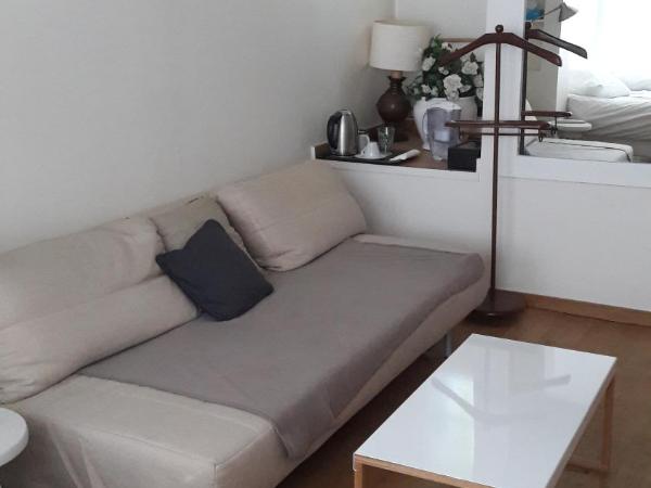 Villa des iris : photo 2 de la chambre chambre double avec canapé-lit