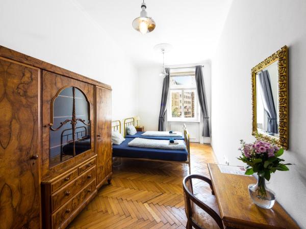 Jacob Brno : photo 1 de la chambre chambre lits jumeaux avec salle de bains commune