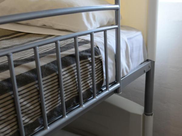 Jailhouse Accommodation : photo 6 de la chambre lit simple dans dortoir pour femmes