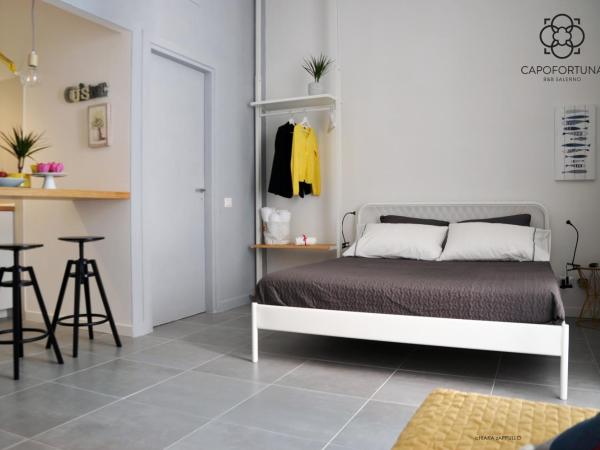 Capofortuna B&B Salerno Centro : photo 3 de la chambre chambre lit king-size - vue sur mer