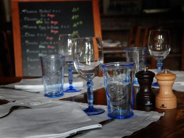 Logis Cote Loire - Auberge Ligerienne : photo 6 de la chambre chambre double ou lits jumeaux supérieure