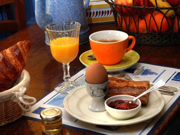 Logis Cote Loire - Auberge Ligerienne : photo 8 de la chambre chambre double ou lits jumeaux supérieure
