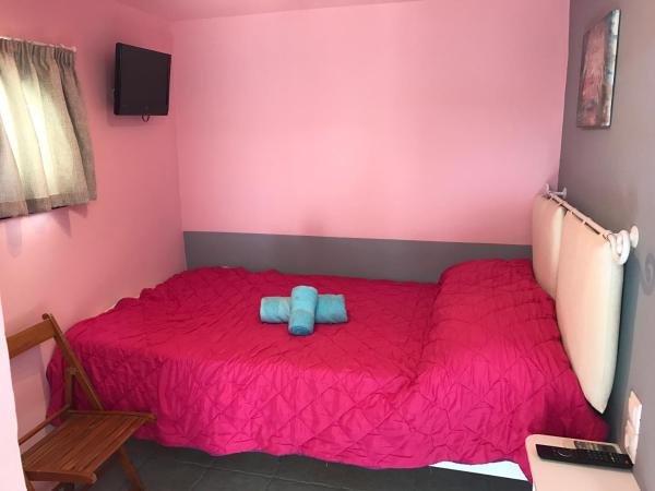 Fraskoula's Town : photo 2 de la chambre chambre simple avec toilettes communes