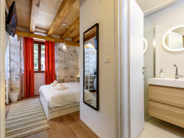 Apartments & Rooms Tiramola - Old Town : photo 1 de la chambre chambre double